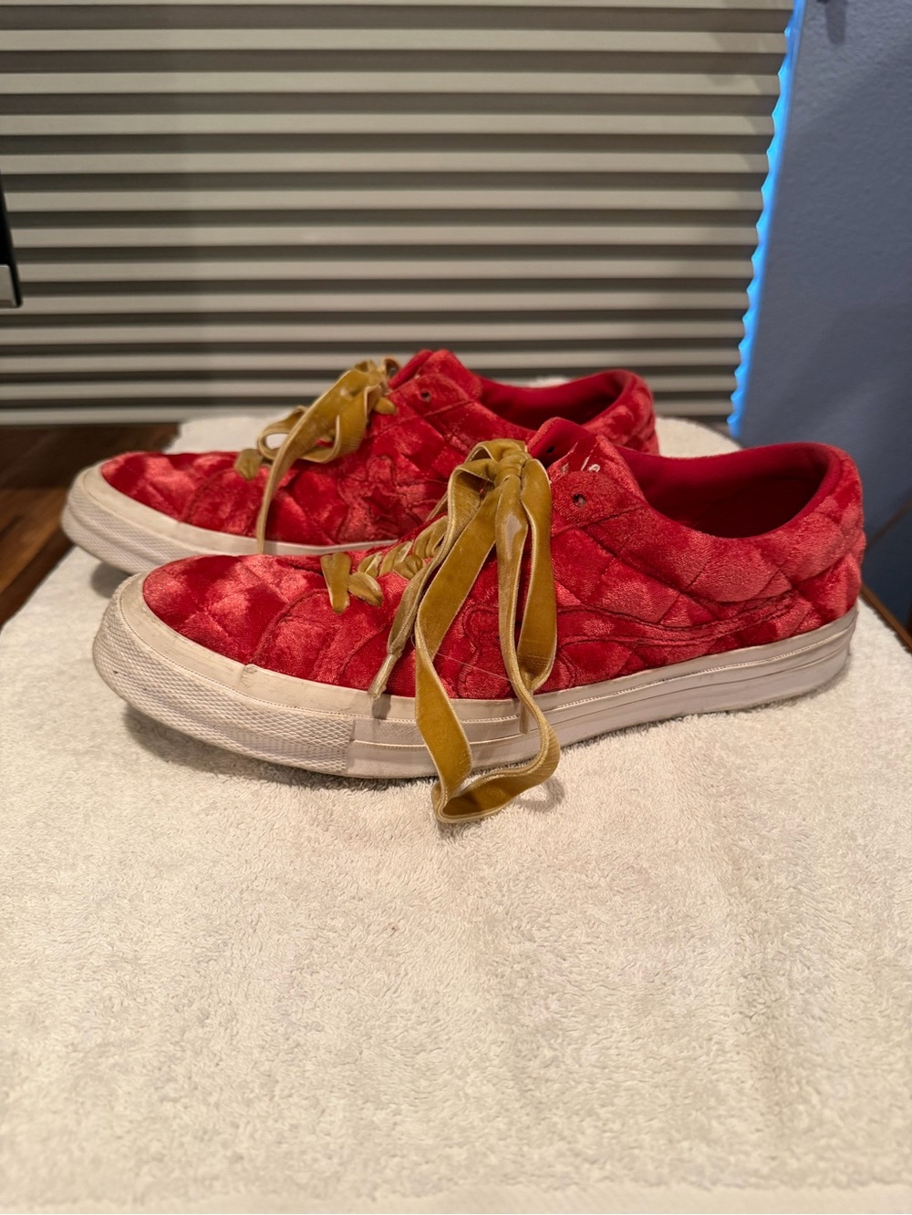 Converse Golf le fleur Red Velvet Low-Top Sneakers with Gold Velvet Laces - Picture 2 of 9